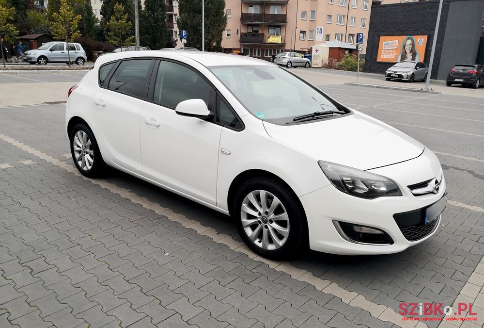 2014' Opel Astra photo #1