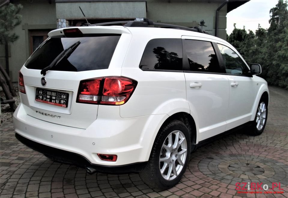 2012' Fiat Freemont photo #3