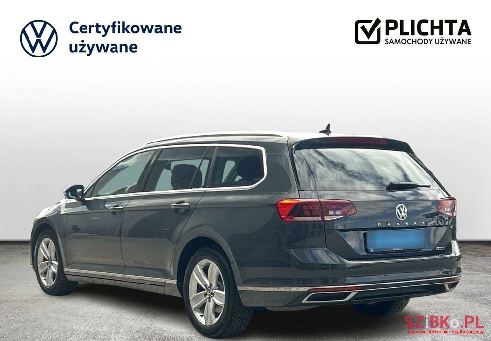 2019' Volkswagen Passat Variant photo #2