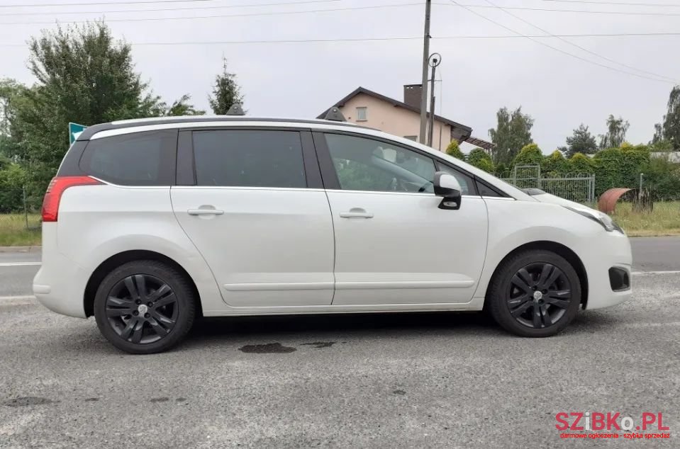 2014' Peugeot 5008 photo #1