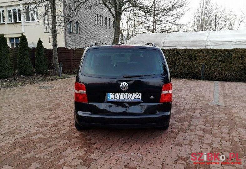 2005' Volkswagen Touran photo #1