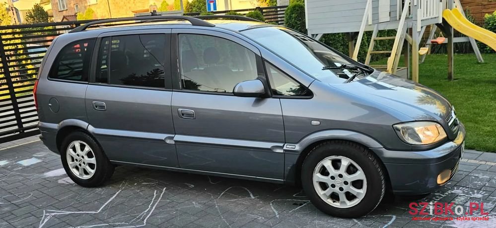 2005' Opel Zafira 2.0 Dti Elegance photo #6