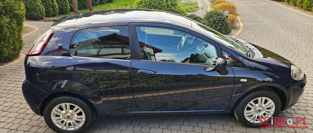 2012' Fiat Punto photo #6