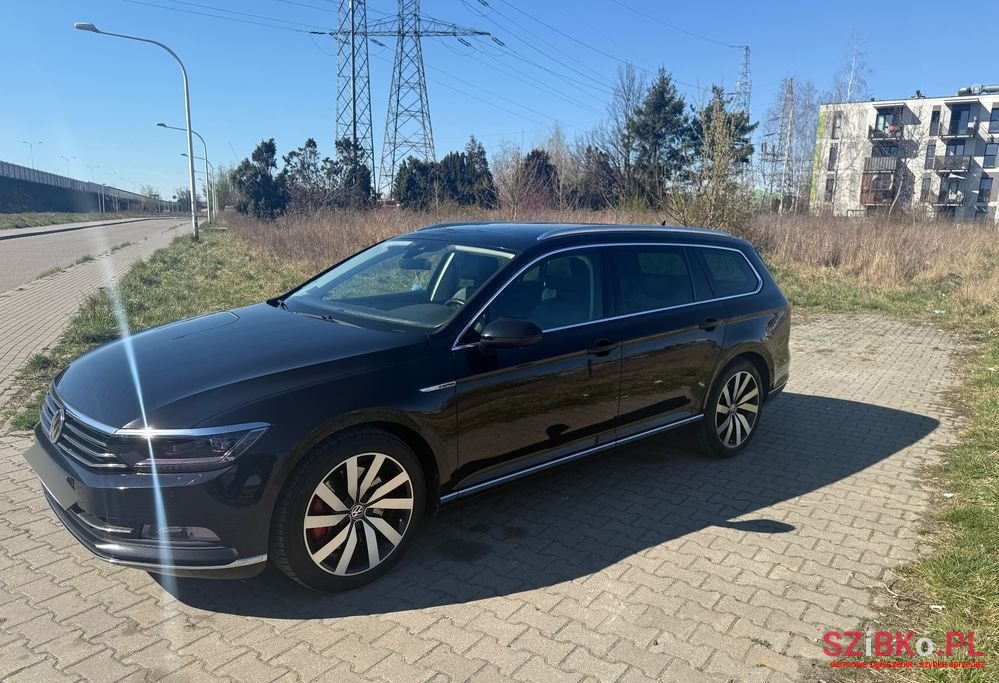 2015' Volkswagen Passat photo #5