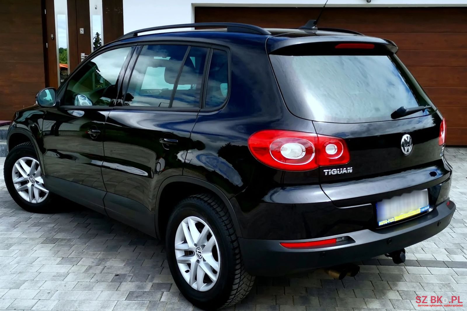 2011' Volkswagen Tiguan photo #5