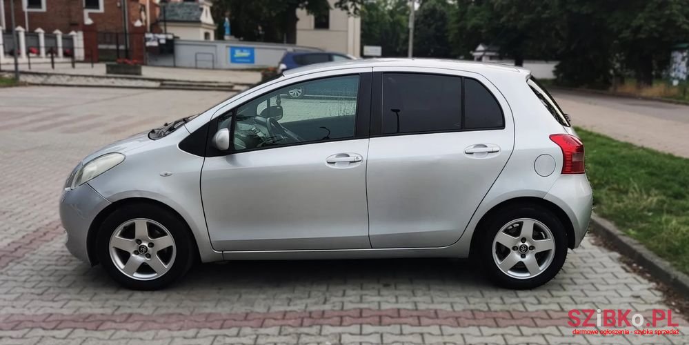 2006' Toyota Yaris 1.3 Terra Plus photo #2