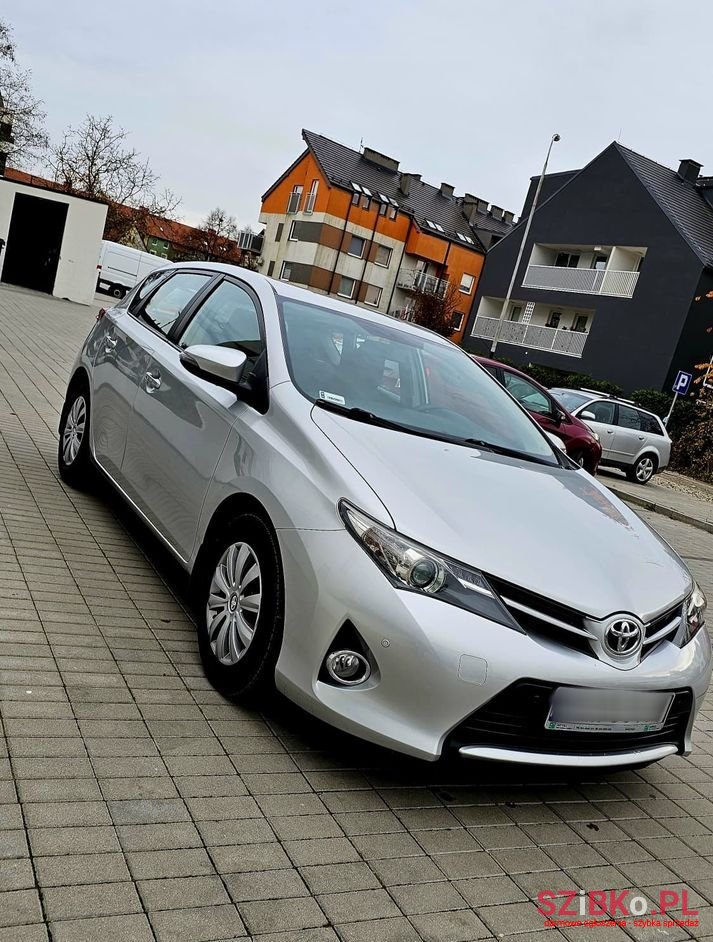 2015' Toyota Auris 1.33 Vvt-I Life photo #2