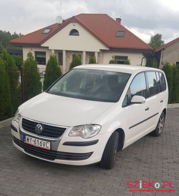 2008' Volkswagen Touran photo #1