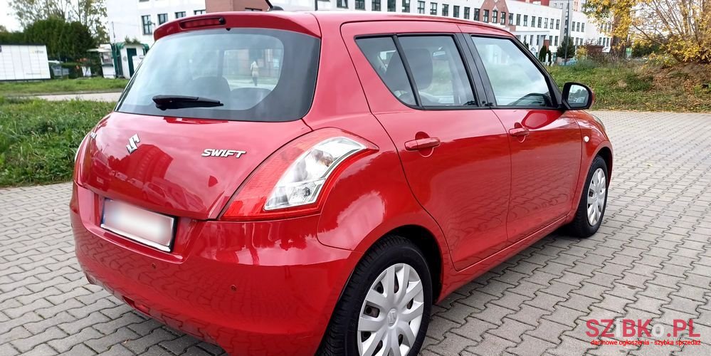 2011' Suzuki Swift 1.2 Club photo #2
