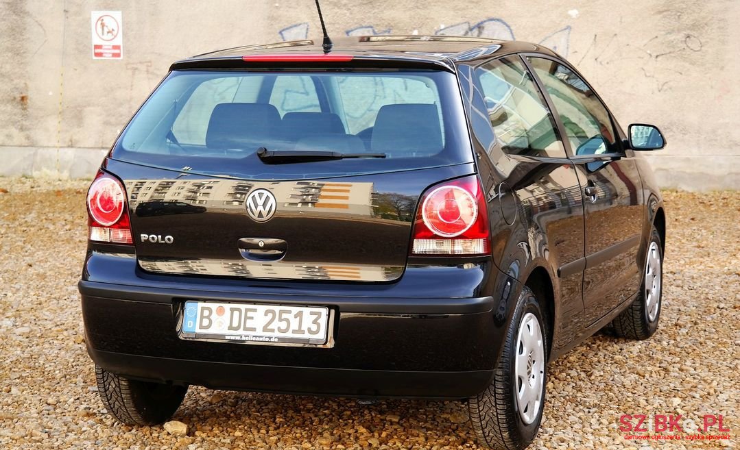 2005' Volkswagen Polo photo #4