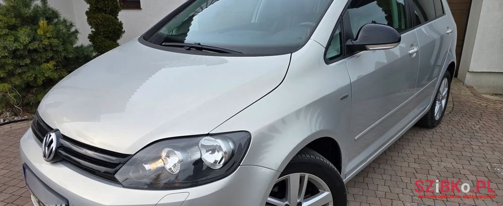 2012' Volkswagen Golf Plus photo #2