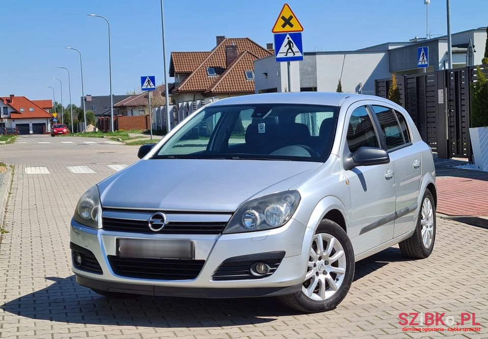 2004' Opel Astra photo #1