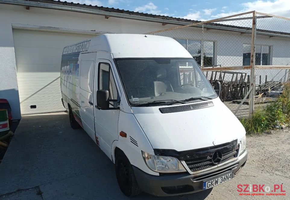 2004' Mercedes-Benz Sprinter photo #1