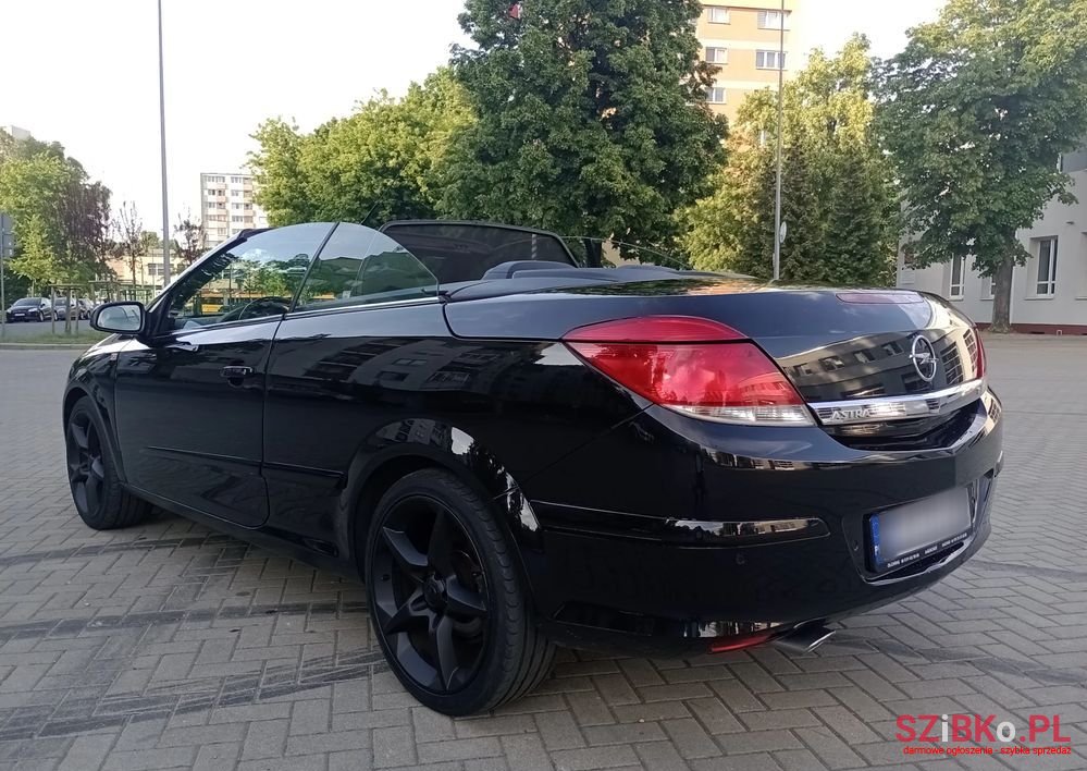 2007' Opel Astra Twin Top 1.8 Cosmo photo #2