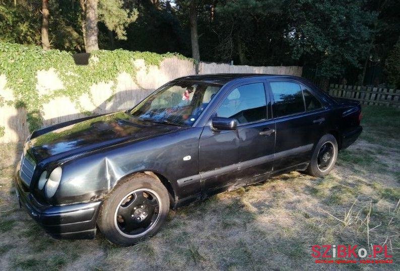 1997' Mercedes-Benz Klasa E photo #1