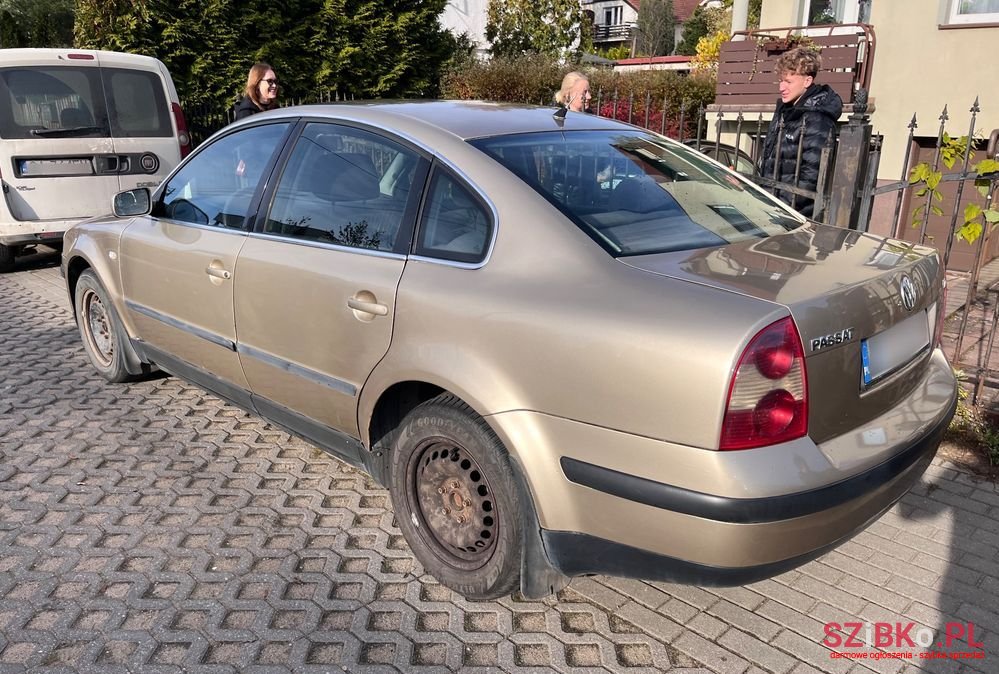 2002' Volkswagen Passat photo #3