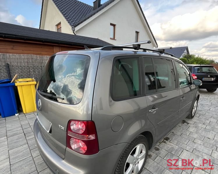 2007' Volkswagen Touran photo #6