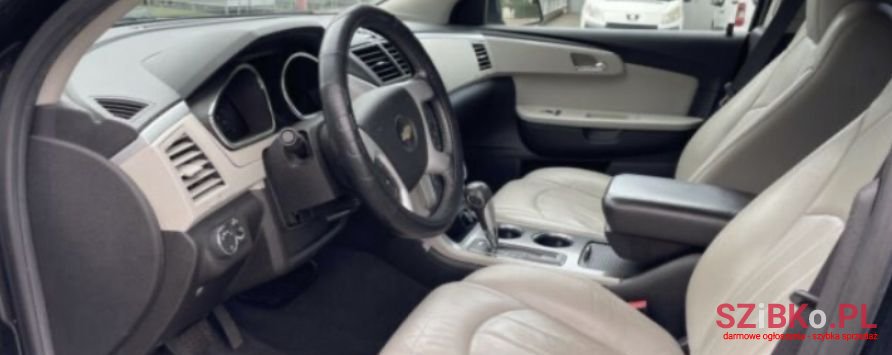 2010' Chevrolet Traverse photo #3