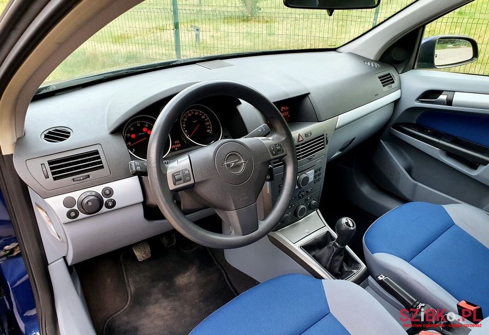 2004' Opel Astra Cosmo photo #5