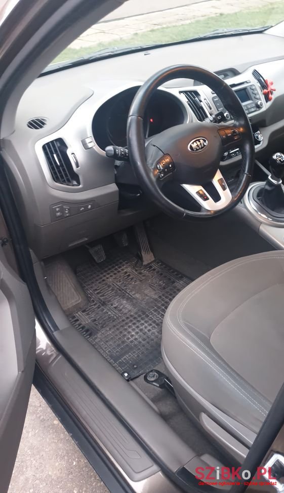 2013' Kia Sportage 1.7 Crdi M 2Wd photo #5
