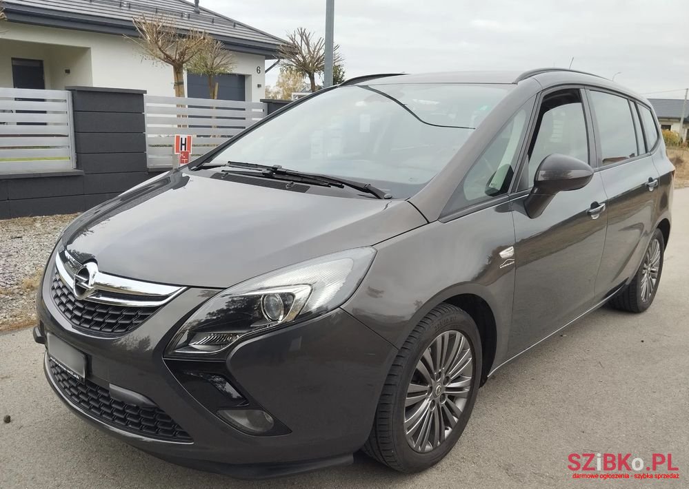 2013' Opel Zafira Tourer photo #4