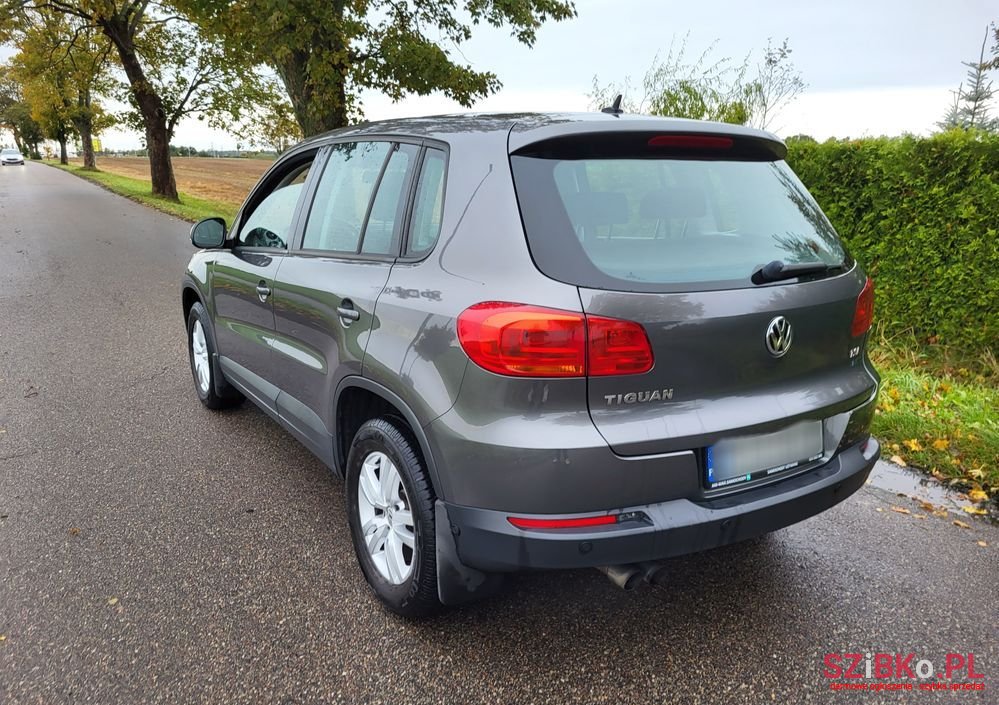 2011' Volkswagen Tiguan photo #4