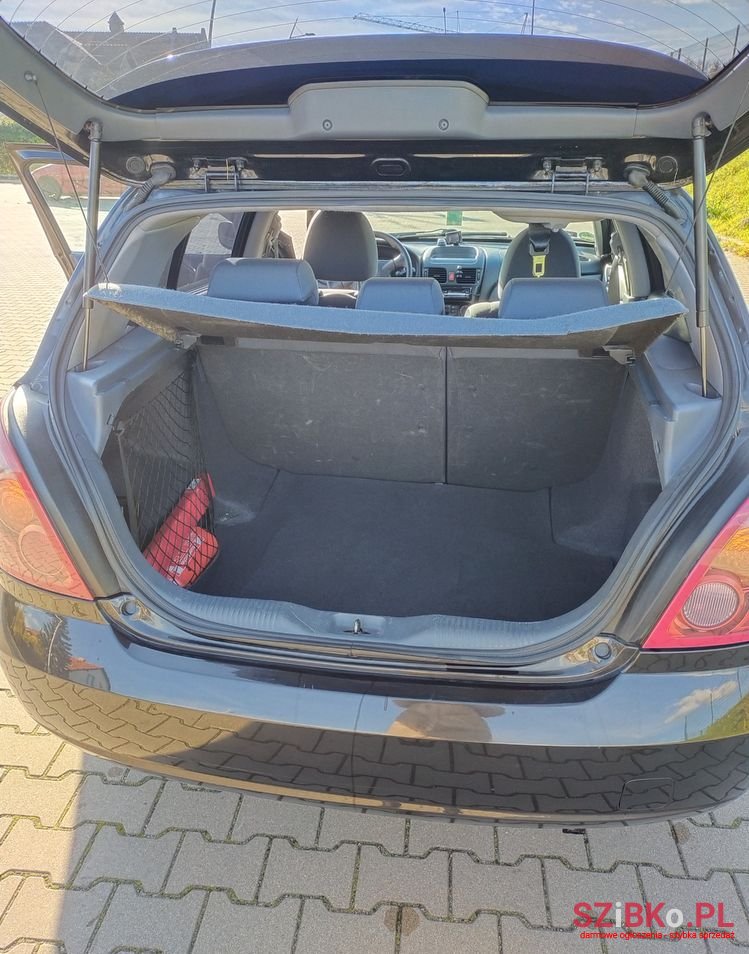 2005' Nissan Almera photo #5