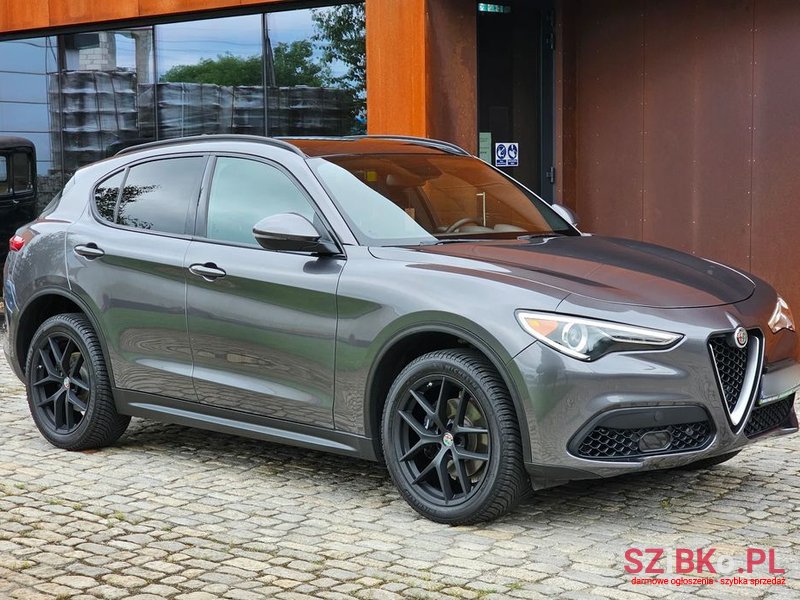 2018' Alfa Romeo Stelvio photo #6