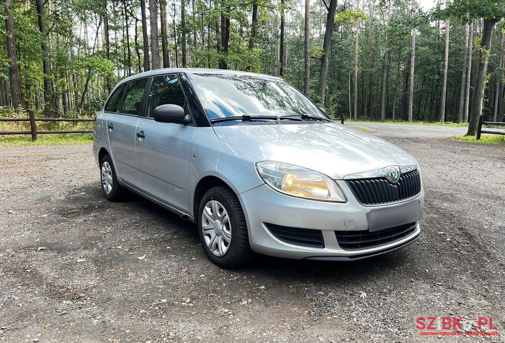 2011' Skoda Fabia photo #3