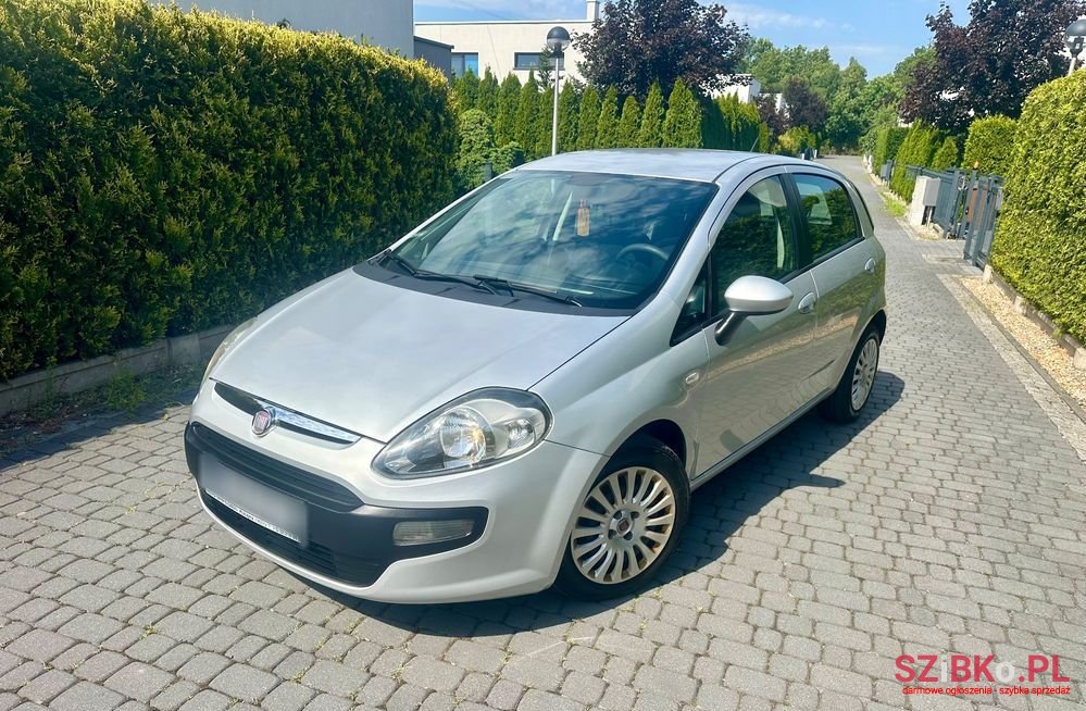 2010' Fiat Punto Evo photo #2