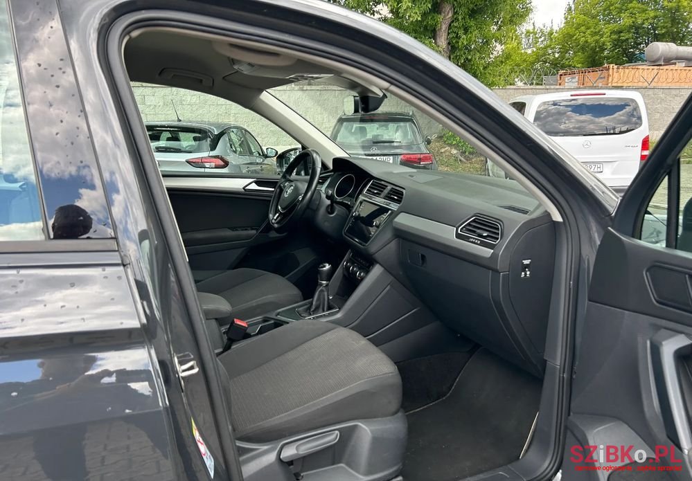 2019' Volkswagen Tiguan photo #6