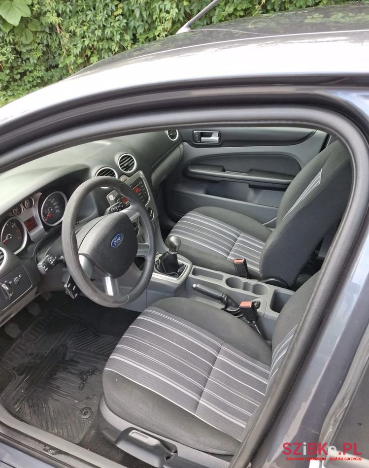 2011' Ford Focus photo #3