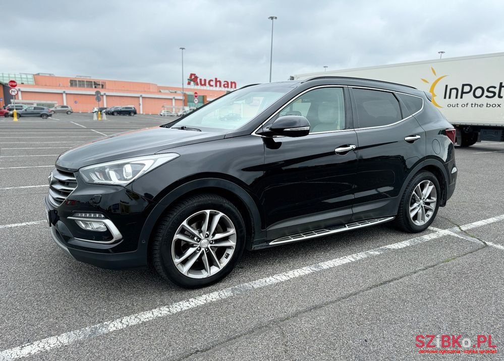 2017' Hyundai Santa Fe photo #2