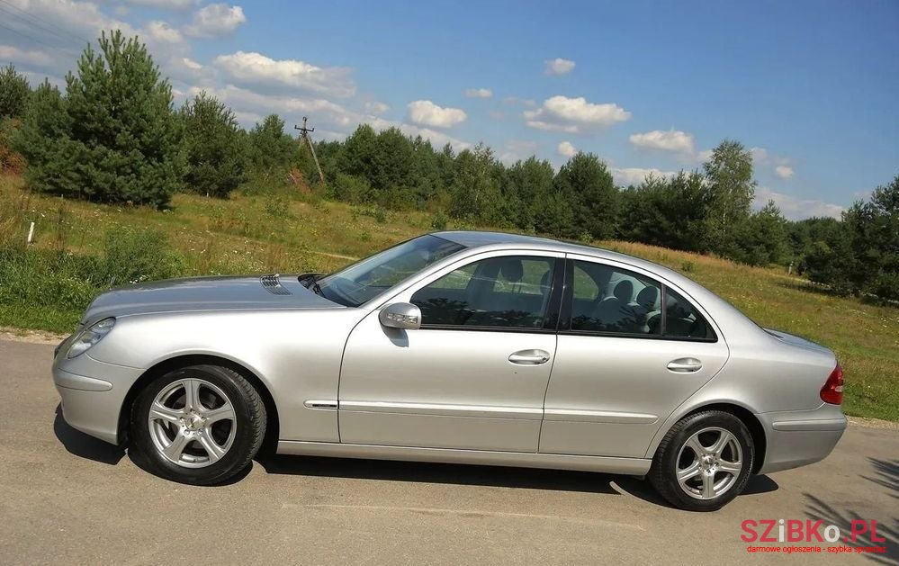 2005' Mercedes-Benz E-Class 200 photo #4