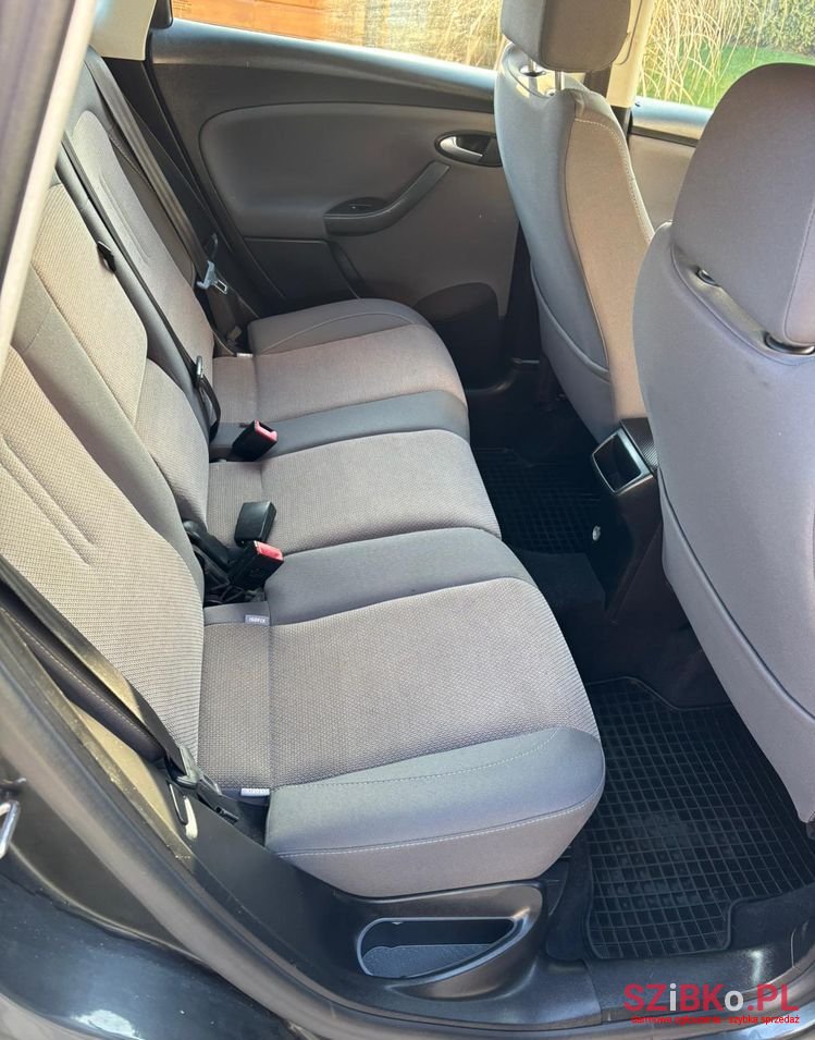 2010' SEAT Altea XL photo #6