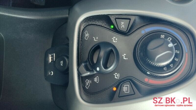 2014' Citroen C1 photo #4