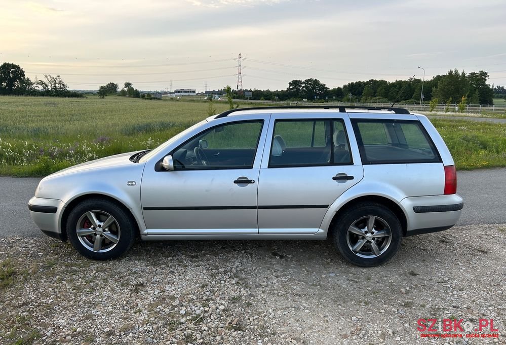 2003' Volkswagen Golf photo #1