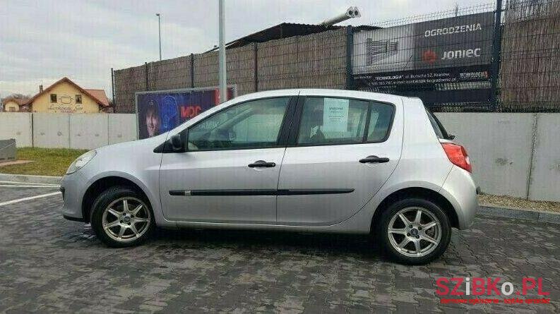 2005' Renault Clio photo #2