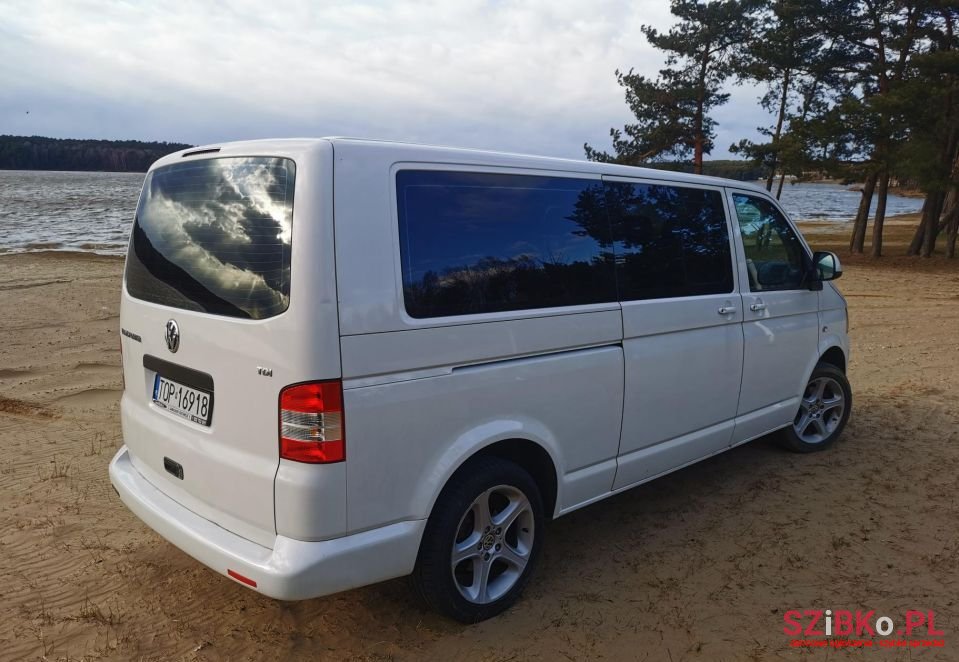 2011' Volkswagen Transporter photo #5
