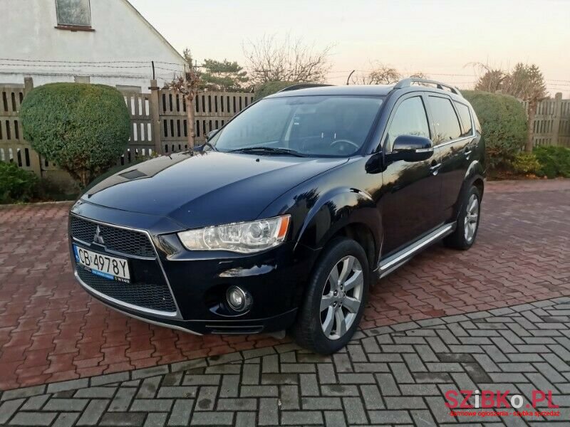 2011' Mitsubishi Outlander photo #1