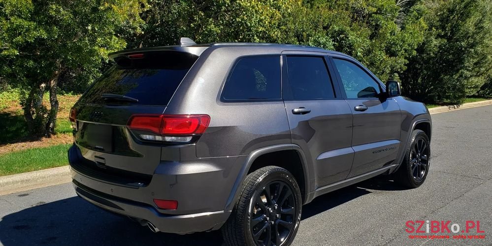 2018' Jeep Grand Cherokee photo #5