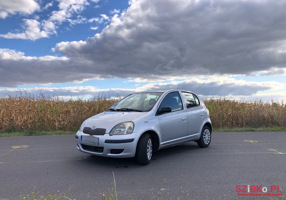 2004' Toyota Yaris 1.0 Luna photo #2