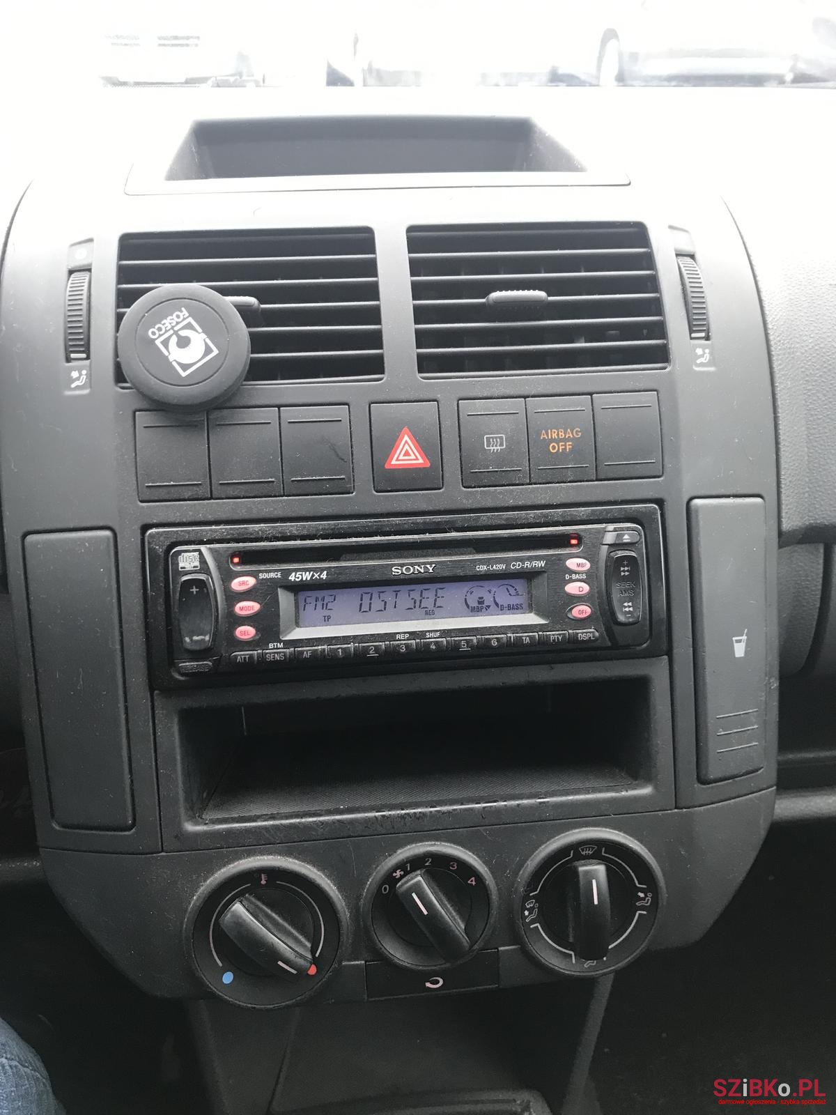 2004' Volkswagen Polo photo #3