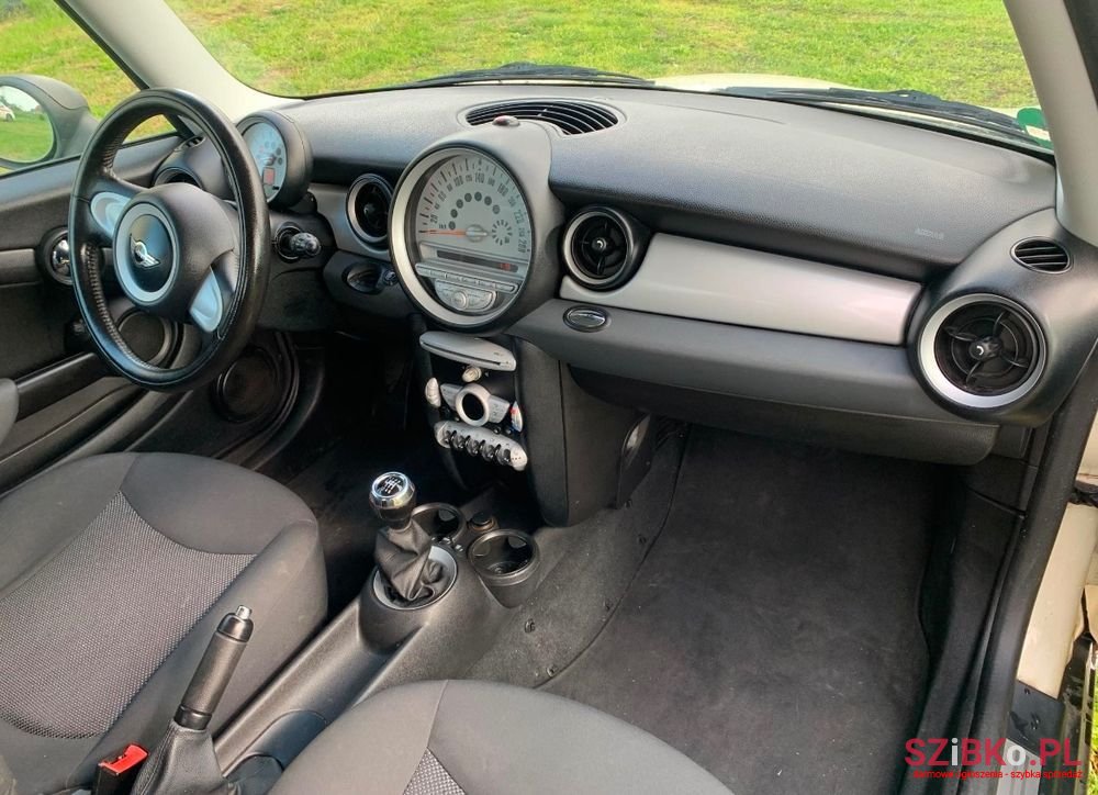 2009' MINI One Standard photo #5