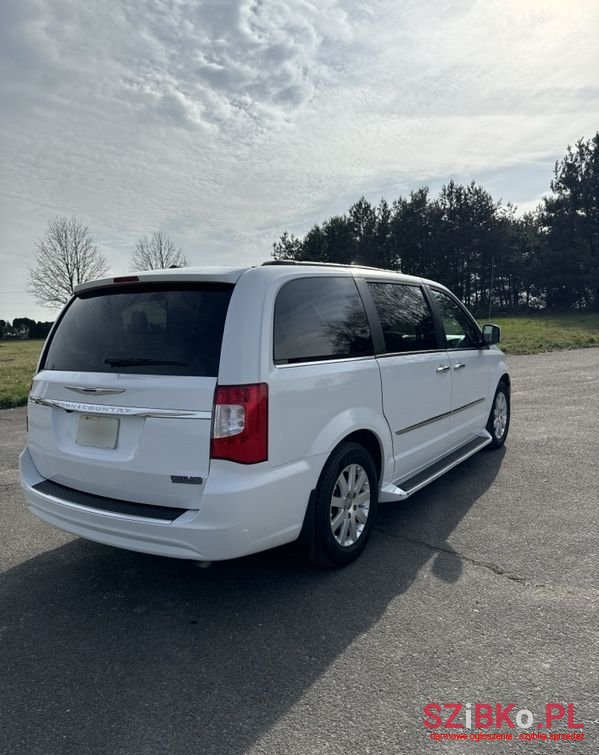 2016' Chrysler Town & Country 3.6 Touring photo #4