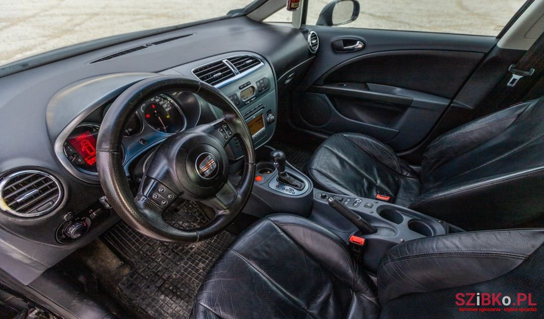 2007' SEAT Leon photo #5