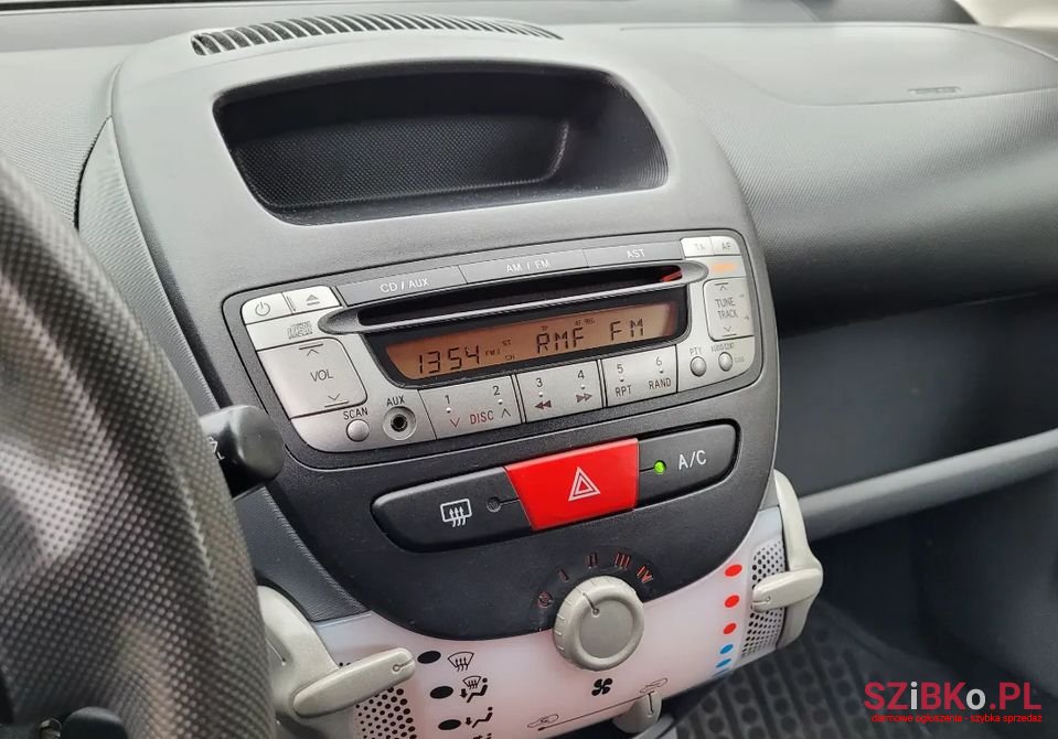 2011' Toyota Aygo photo #5