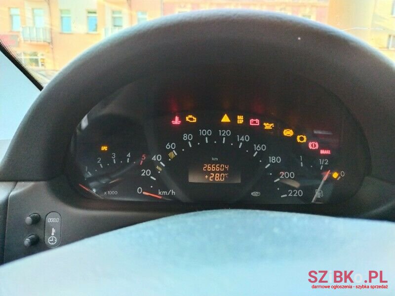 2005' Mercedes-Benz Vaneo photo #2