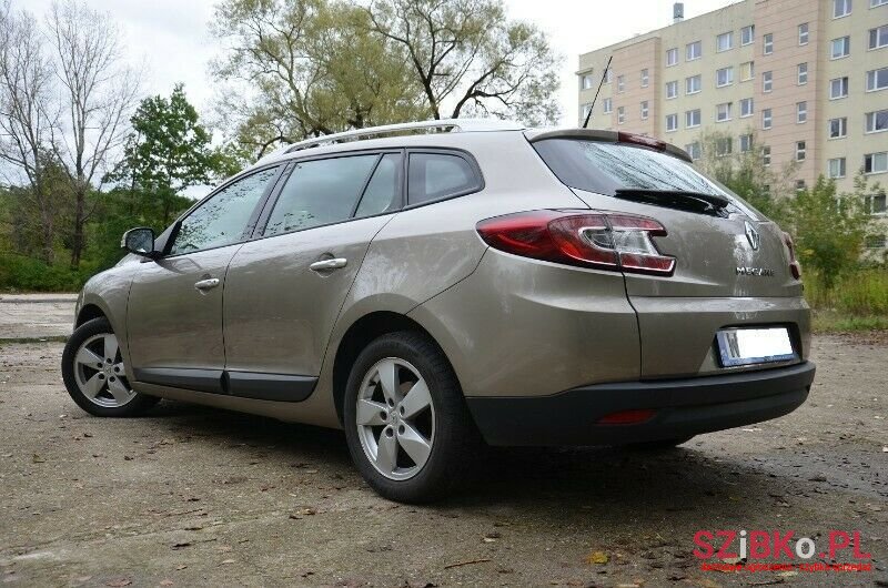 2011' Renault Megane photo #3