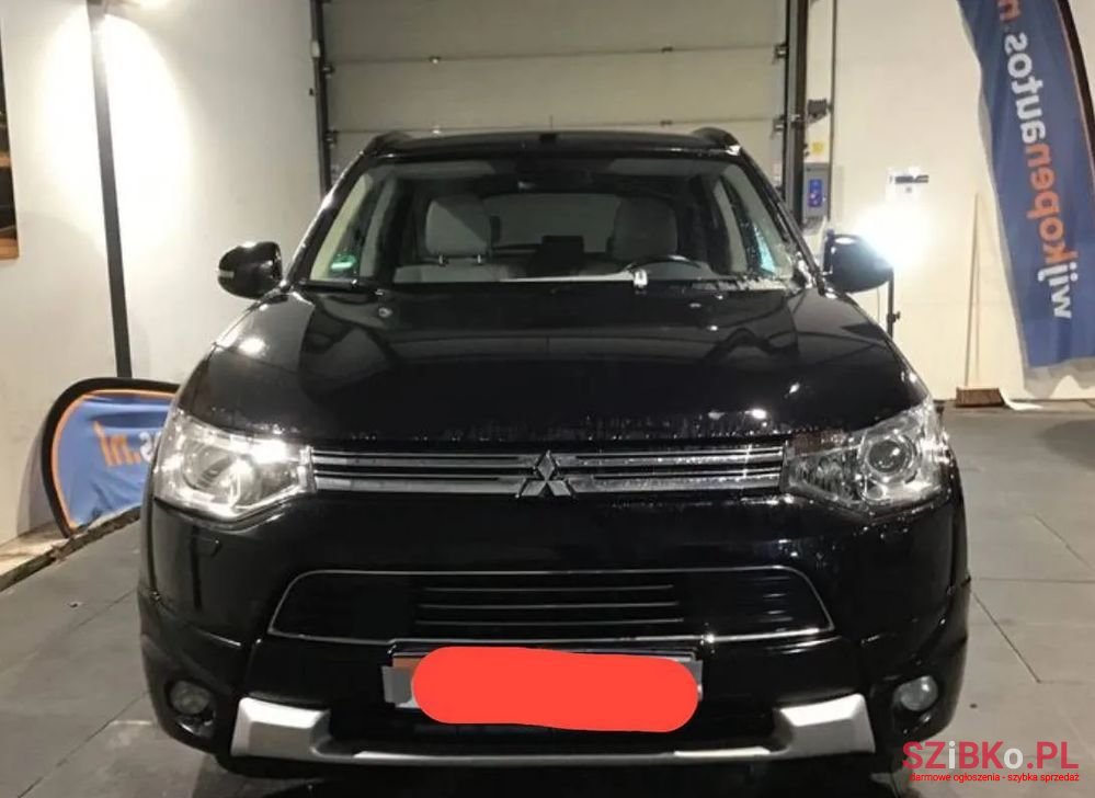 2014' Mitsubishi Outlander 2.0 2Wd Cvt Invite photo #2